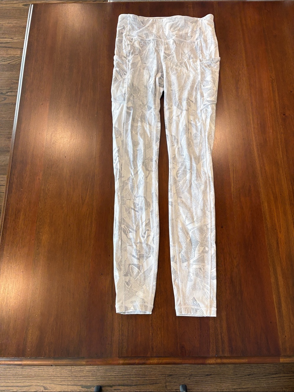 lululemon athletica White & Light Gray Patterned Leggings
